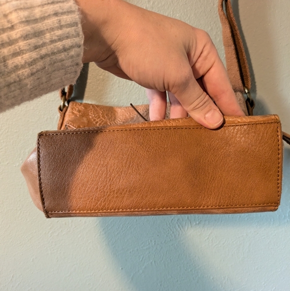 The Sak Silverlake Crossbody Embossed - Picture 7 of 11